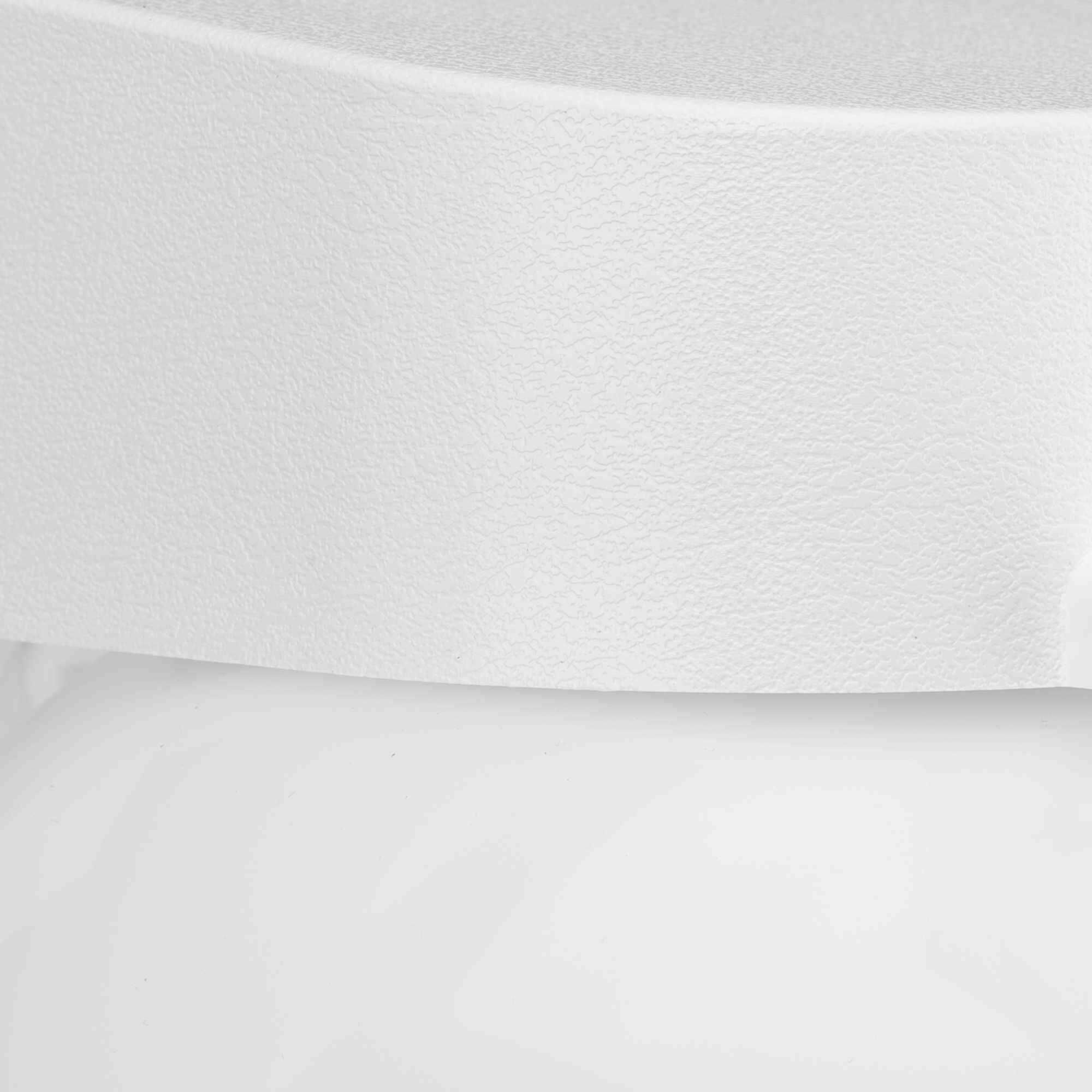 Polycarbonate Outdoor Outdoor Wall Lantern in White